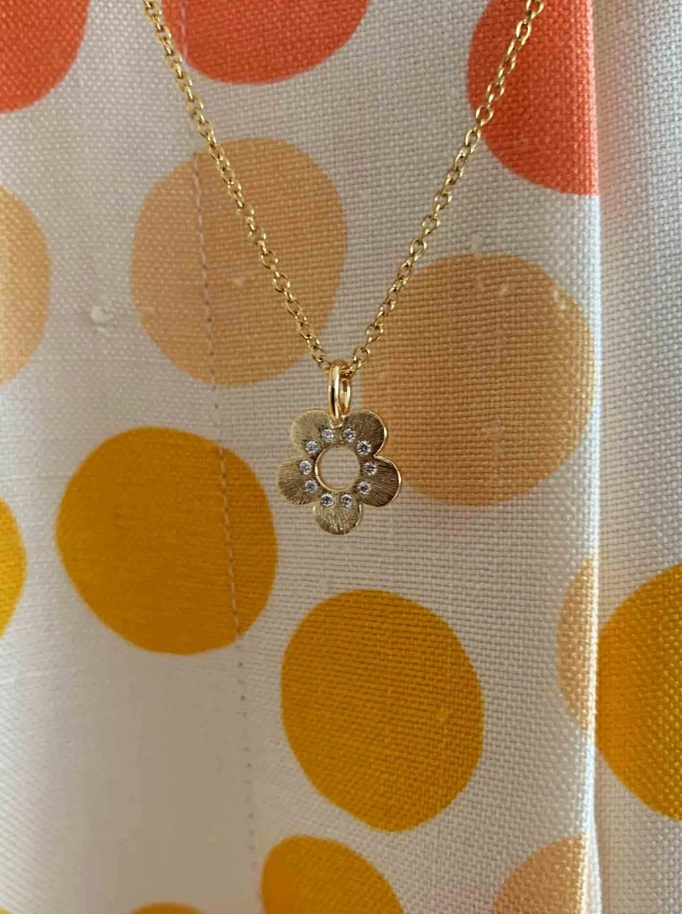 Flower Power - Pendant with diamonds