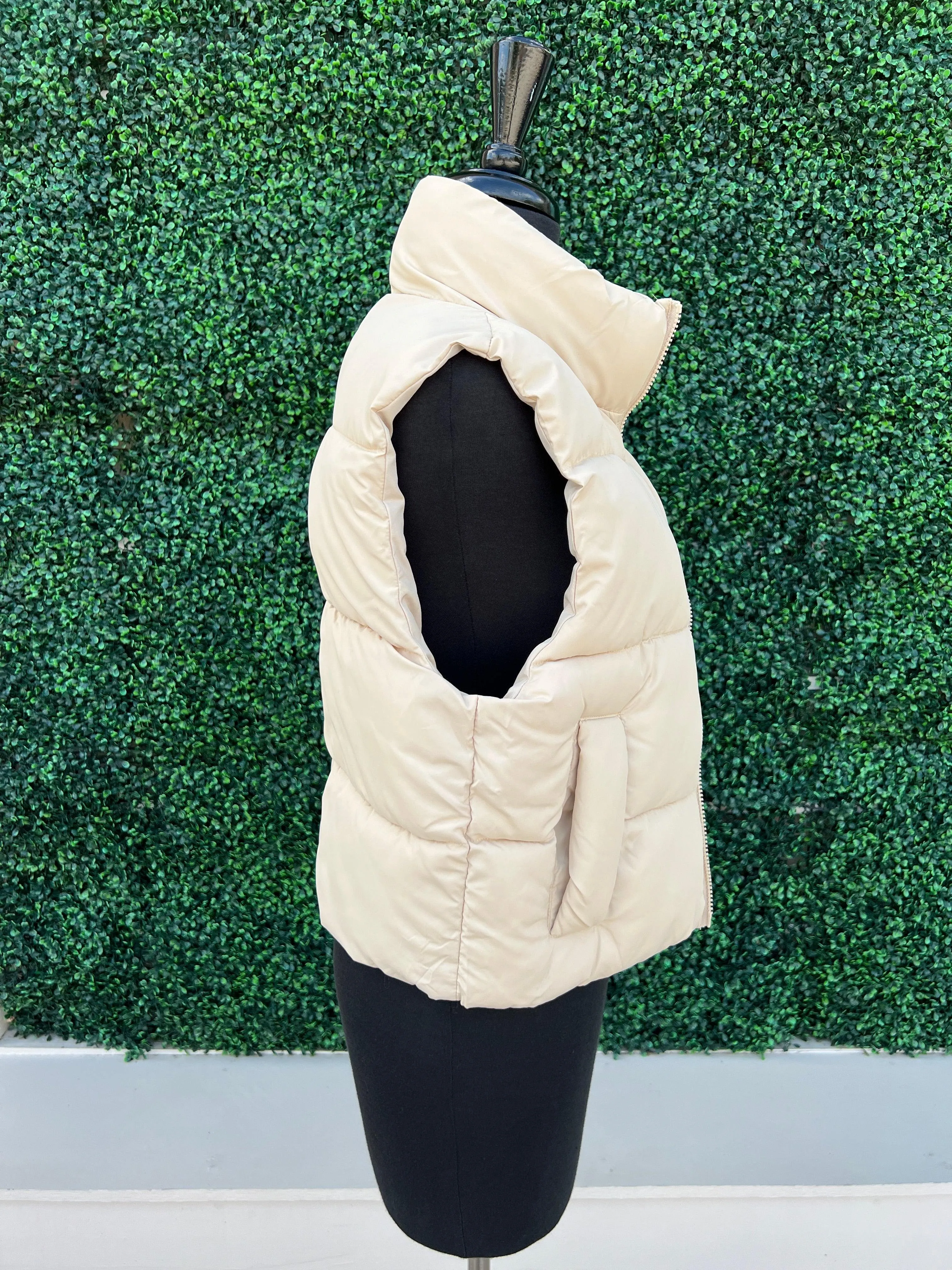 Short Puffer Vest